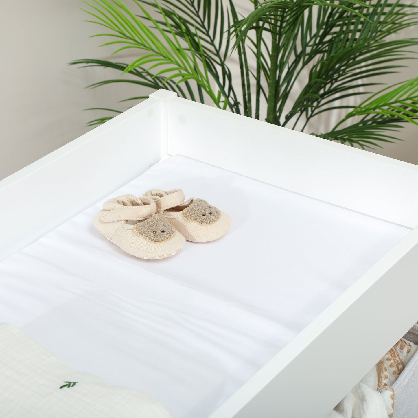 Baby Changing Unit with 4 Storage Drawers, Mat for Bedroom Nursery