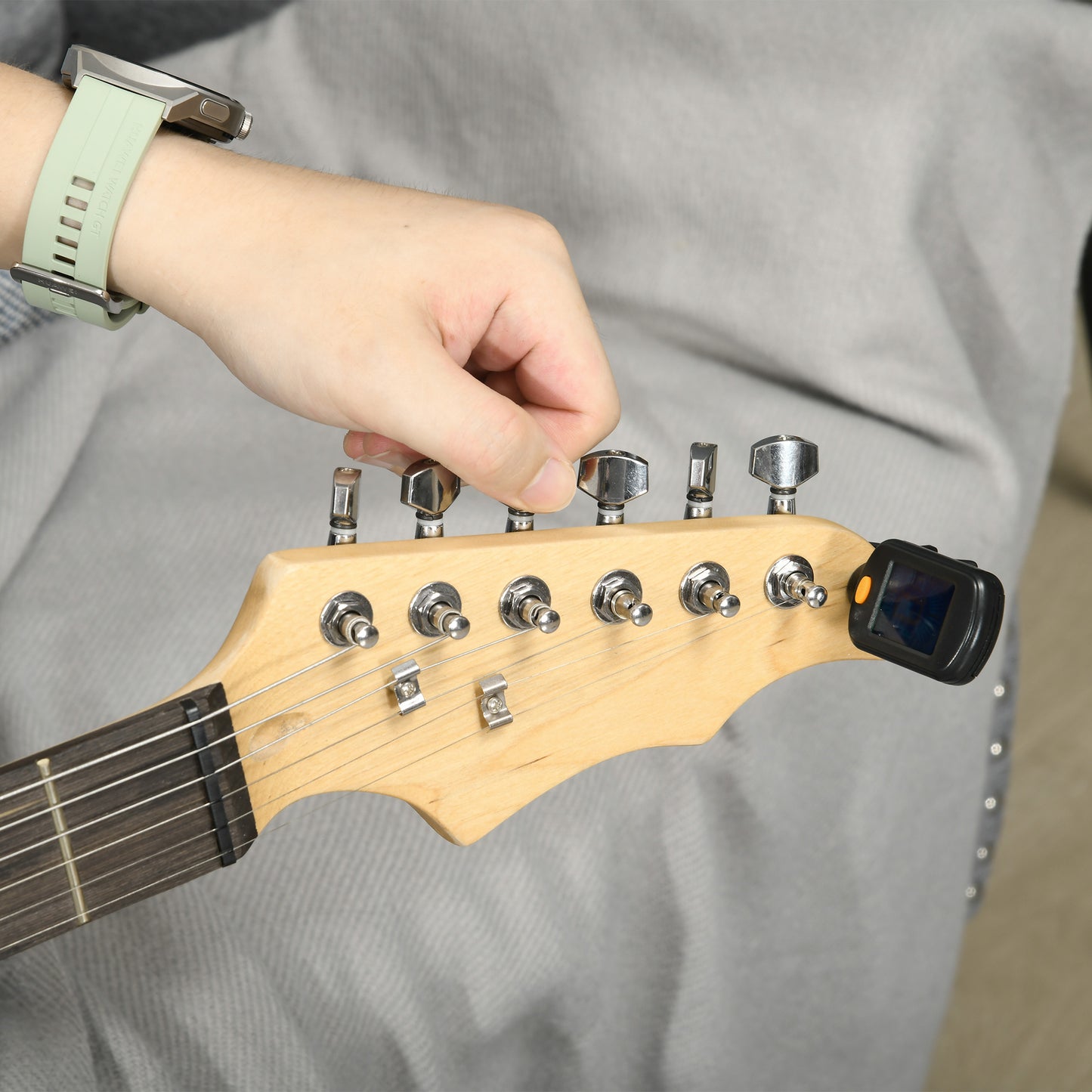 Six-String Electric Guitar, with 15W Amplifier, Digital Turner