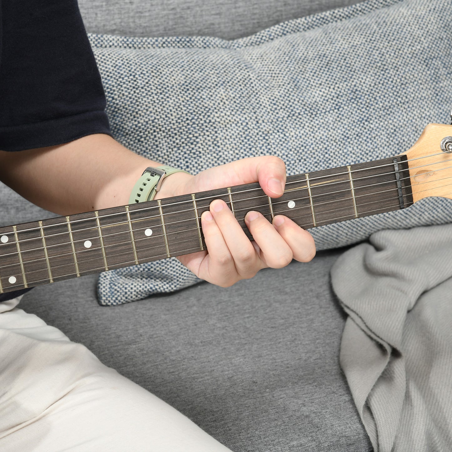 Six-String Electric Guitar, with 15W Amplifier, Digital Turner