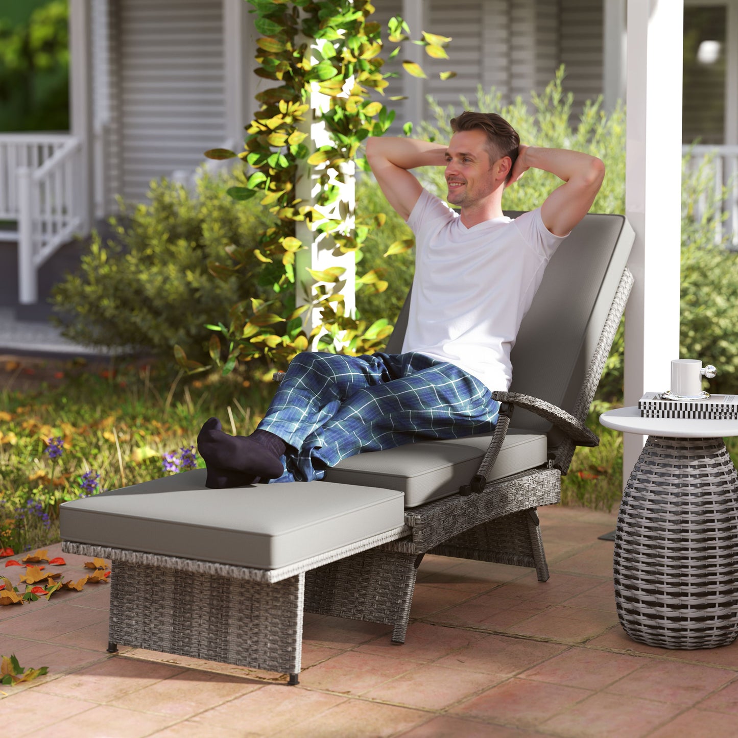 80° Reclining Rattan Lounger
