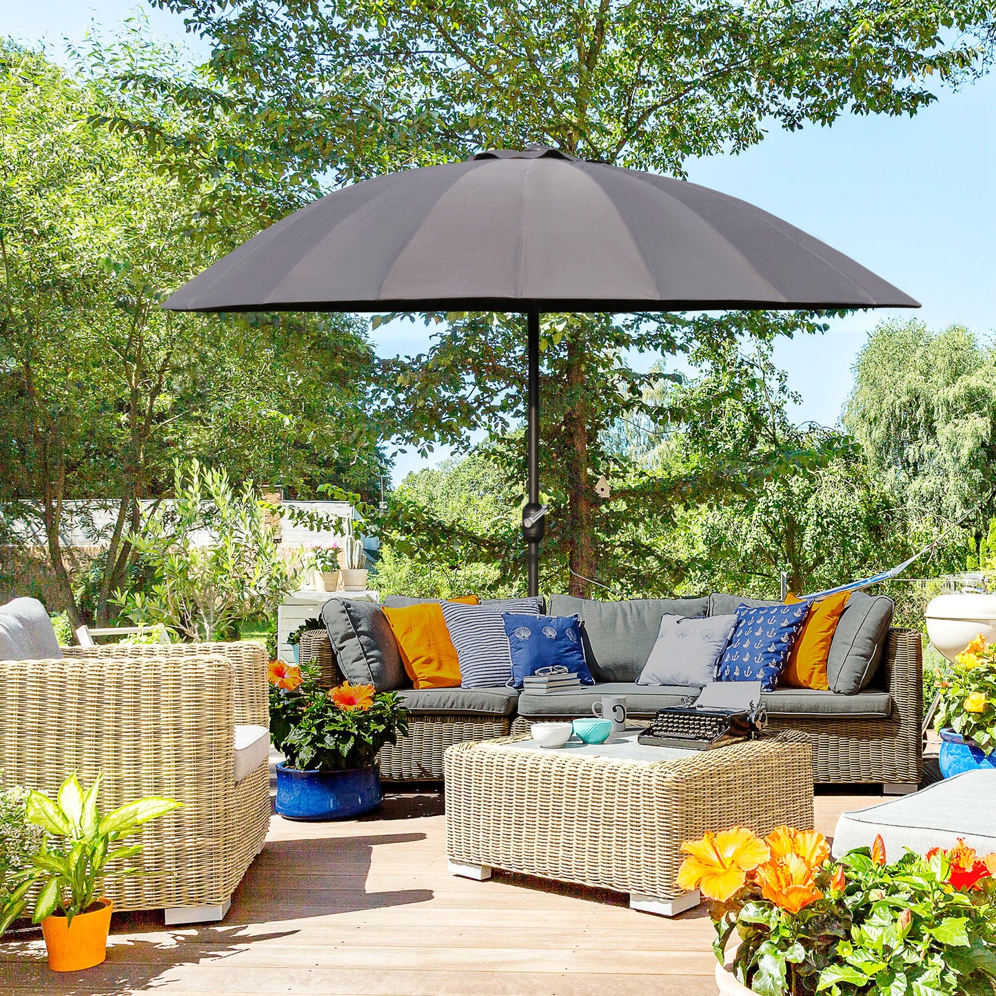 2.5m Shanghai Garden Parasol Umbrella with Crank & Tilt (1)