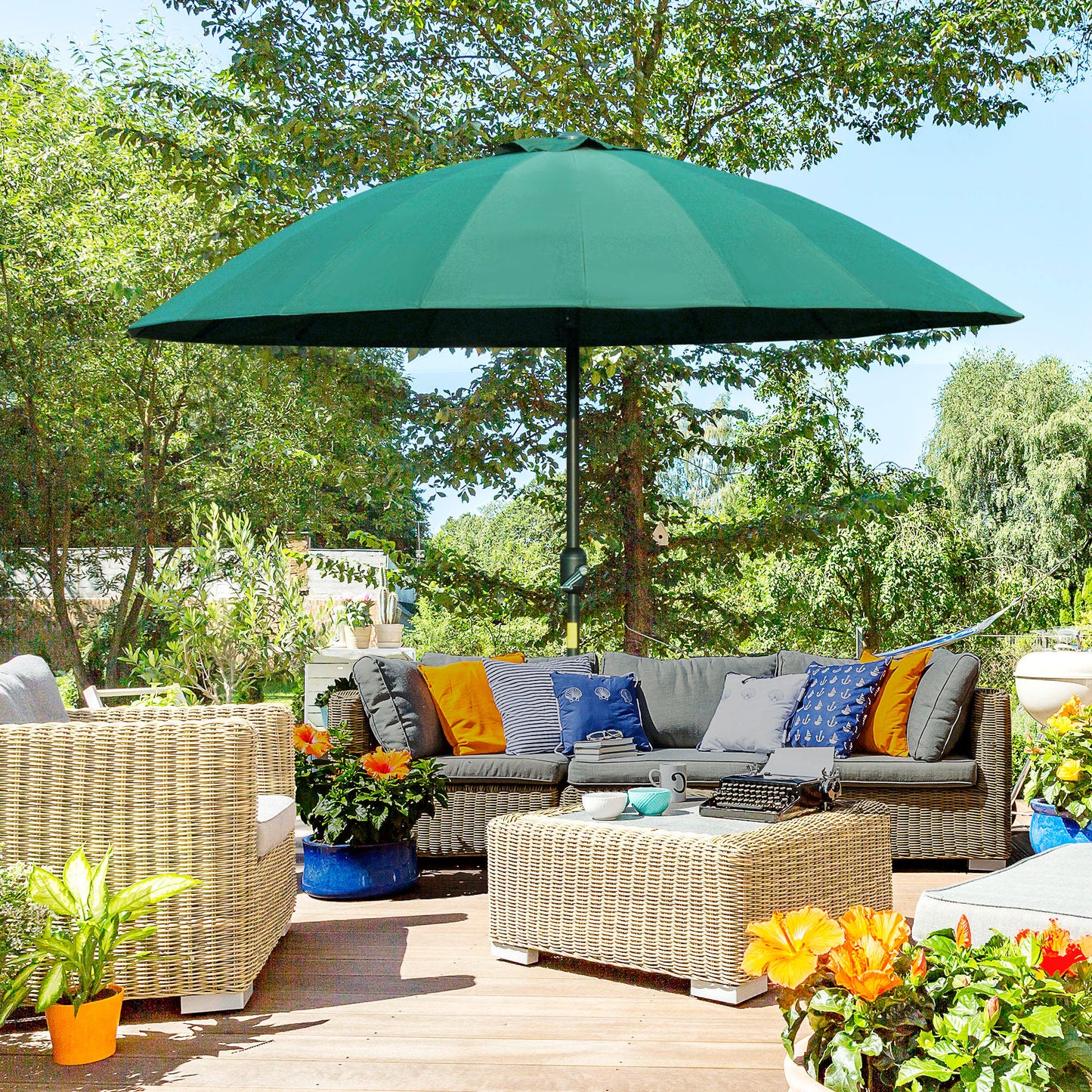 2.5m Shanghai Garden Parasol Umbrella with Crank & Tilt (1)