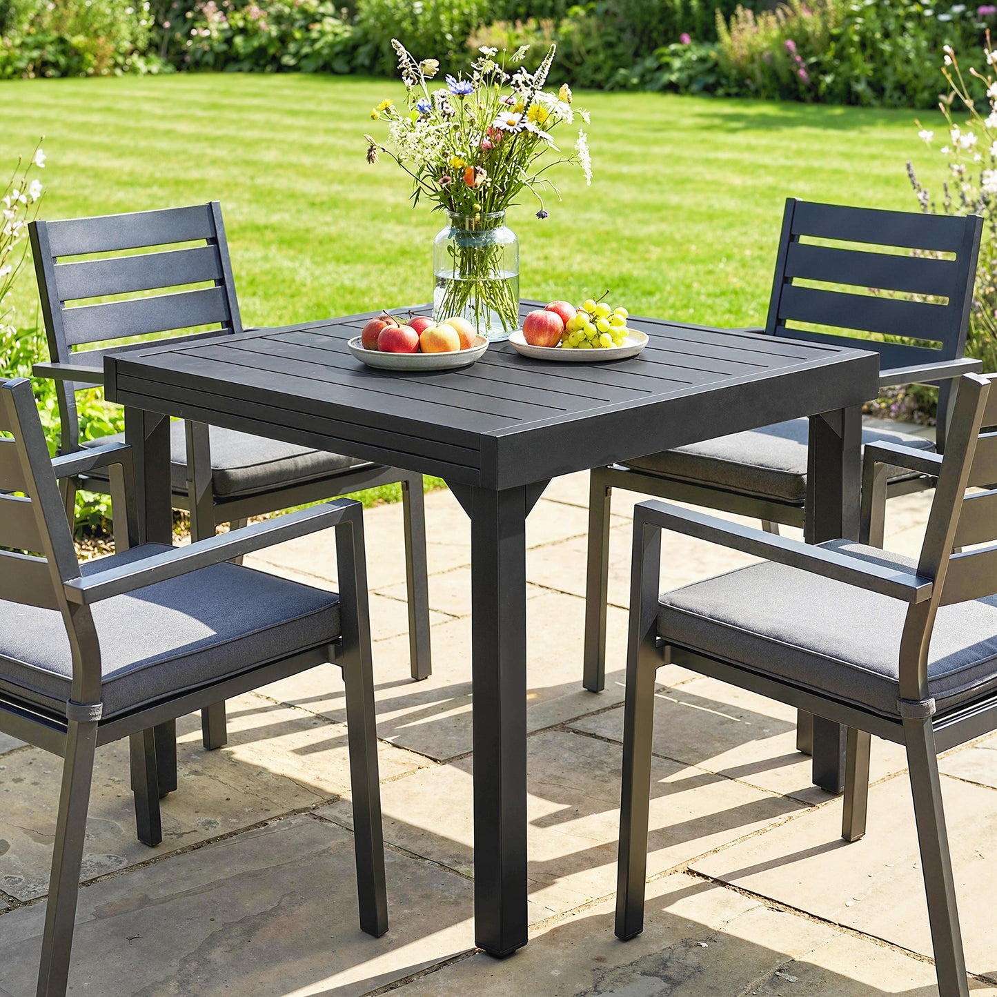 Expandable Patio Dining Table for 4-6 People