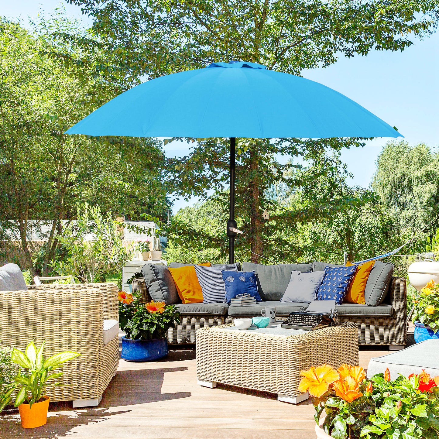 2.5m Shanghai Garden Parasol Umbrella with Crank & Tilt (1)