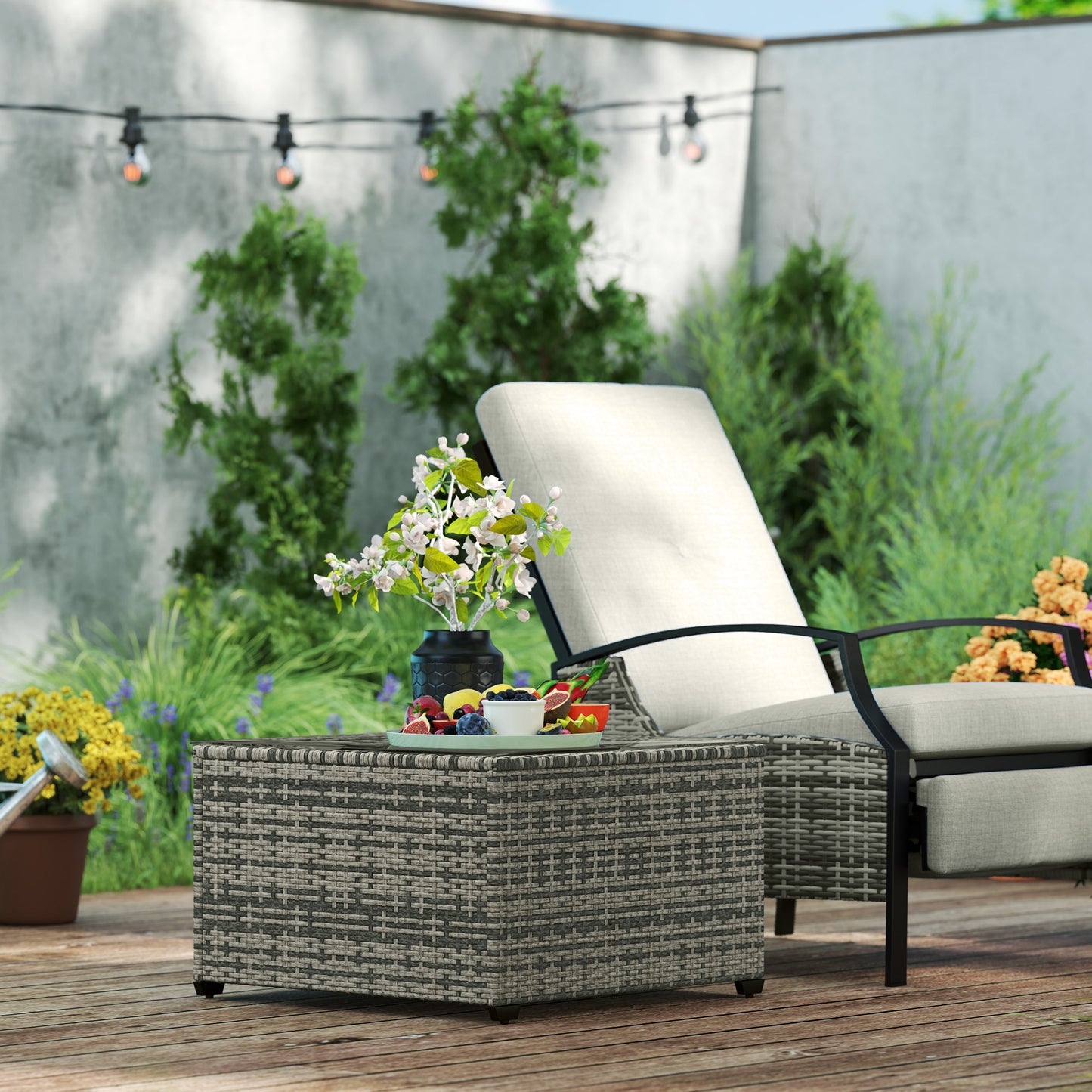 62 x 62cm Glass-Top Rattan Side Table