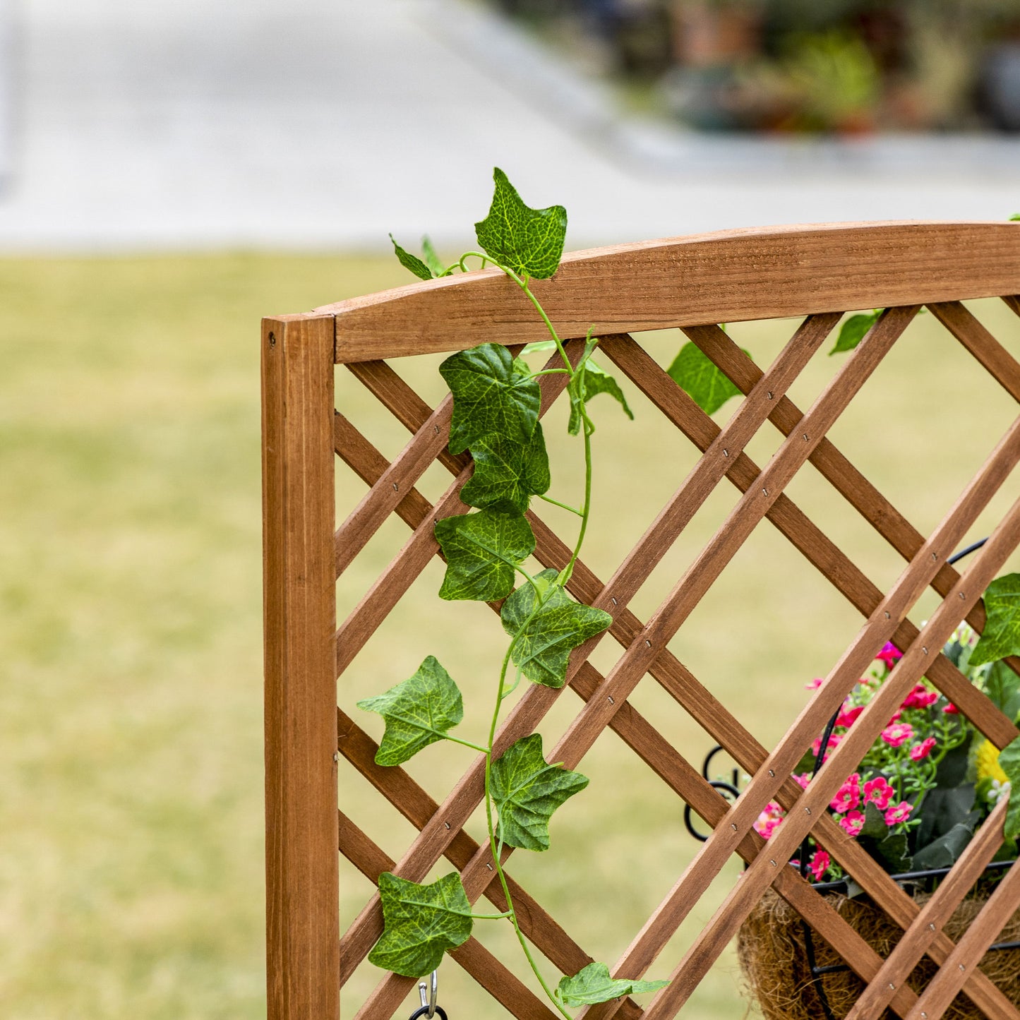 Garden Planter with Trellis
