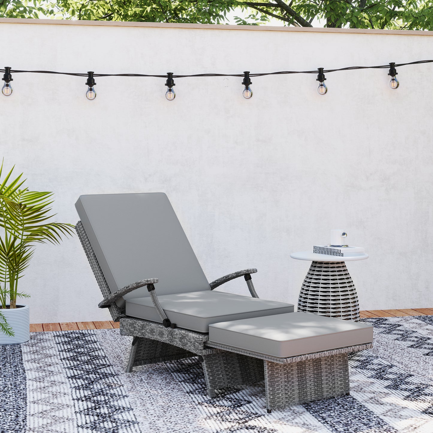 80° Reclining Rattan Lounger