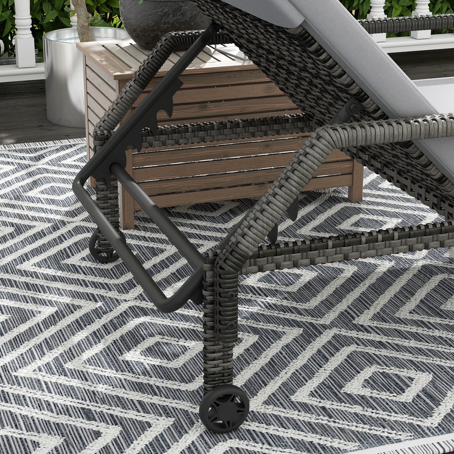 Outdoor Sun Lounger, Rattan Wicker Chaise Recliner