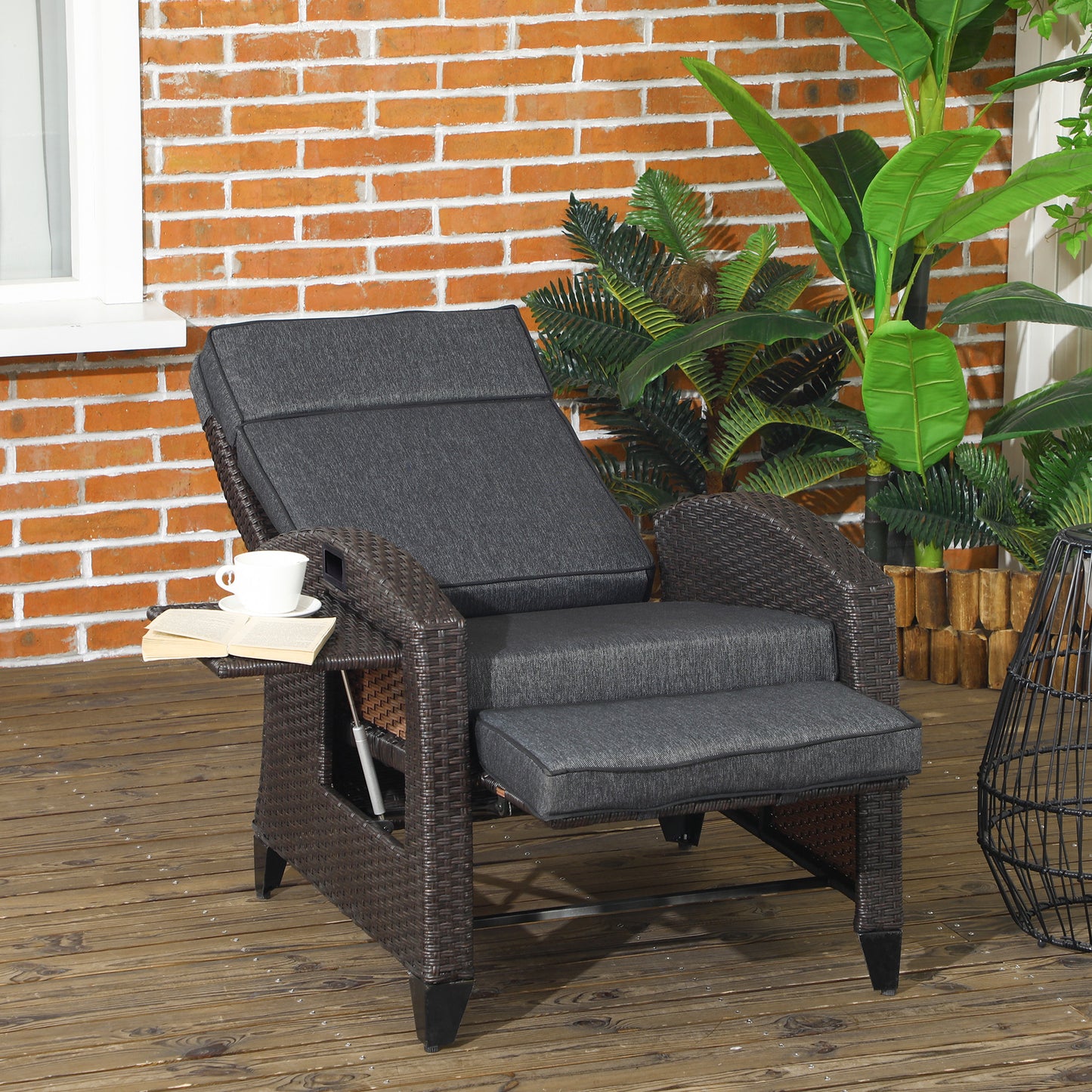 Outdoor Recliner Chair with Adjustable Backrest and Footrest (1)