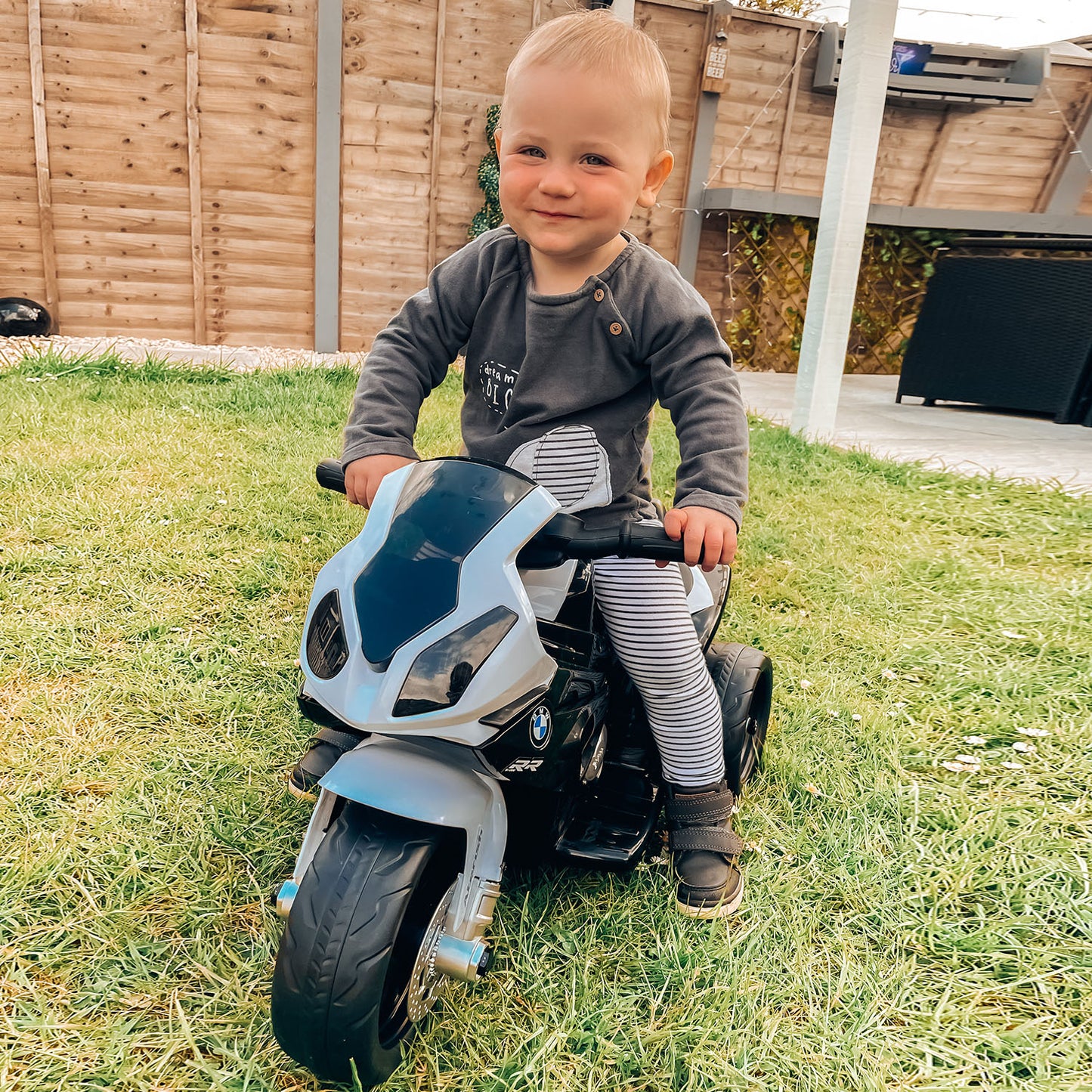 Electric Kids Ride on BMW Motorbike W/Headlights and Music, 6 V
